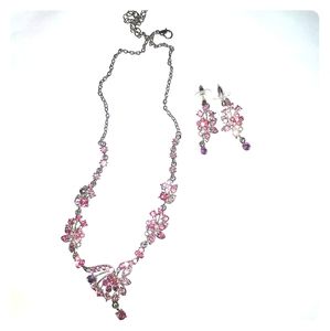 Necklace and earrings set.